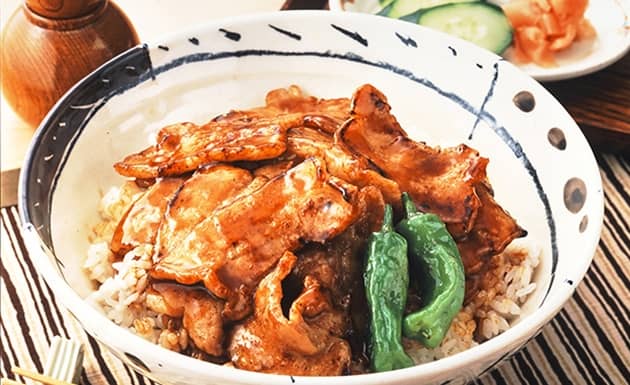 炭火焼風豚丼飯(圖)