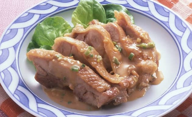 酒香蒸雞佐芝麻醬(圖)