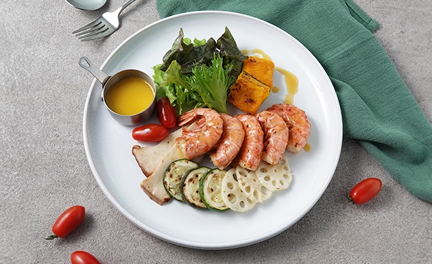 天使紅蝦溫沙拉佐奶油味噌醬(圖)