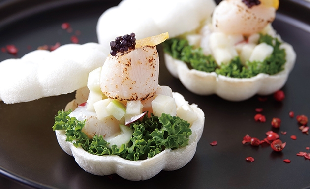 炙燒海灣貝佐果香優格醬(圖)